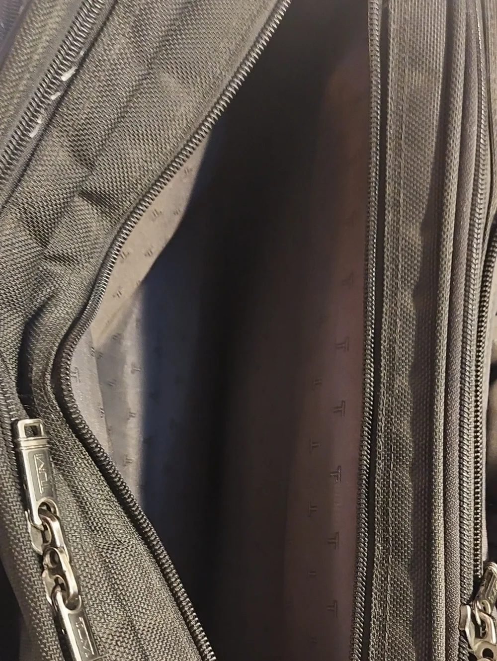 Tumi Black Travel & Laptop Duffle Bag - 2-in-1 Carry